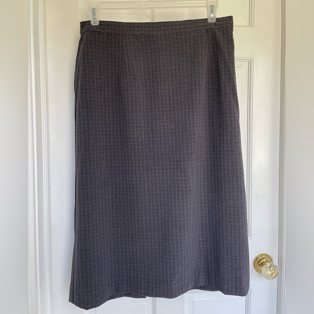 Sleek gray skirt with amethyst purple and black checks Sag Harbor woman size 16W
